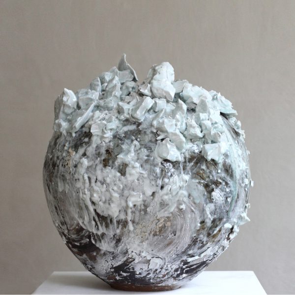 Extra-Large-Moon-Jar-Akiko-Hirai-2020.-Ceramics-2020.-Courtesy-of-Beaux-Arts-Bath